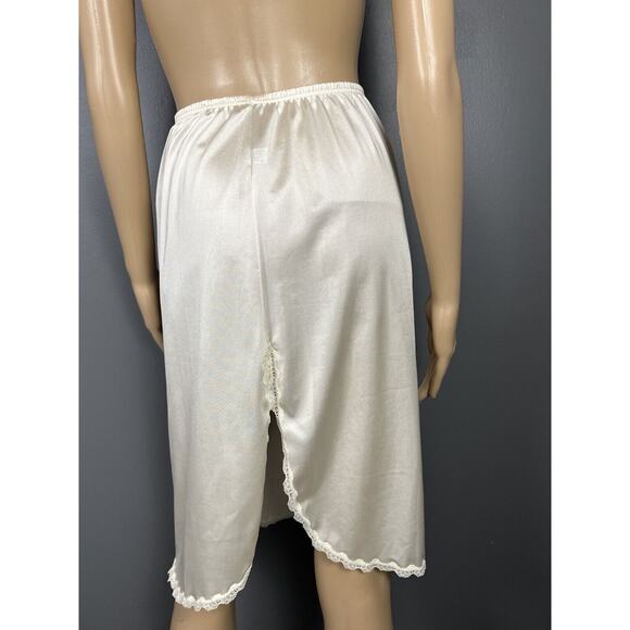 Vintage Vanity Fair Half Slip Cream Size Small L Antron III Dupont Nylon USA - Picture 1 of 8